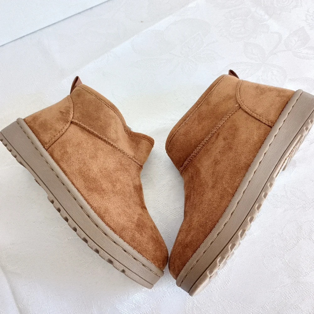 NWT Girl's size 1 Faux Suede Fur Lined Ankle Boots